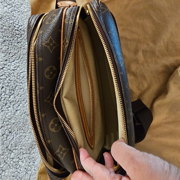 Louie Vuitton Preloved Authentic Monogram Reporters PM Bag with Date code. - Picture 13 of 15